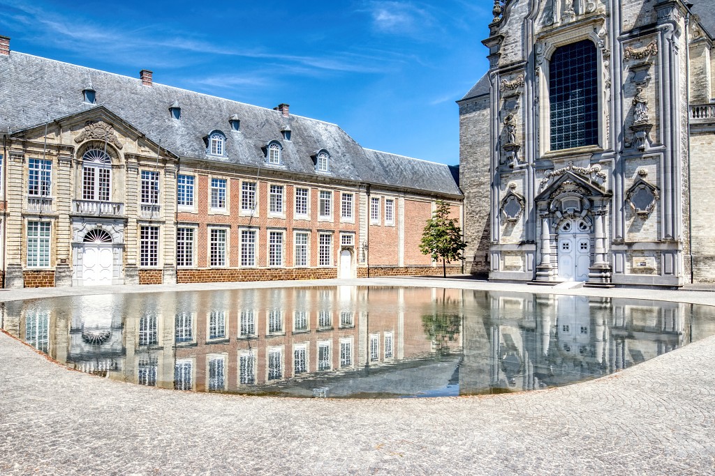HDR Abbaye Abdij van Averbode religie reliogion belgie belgique kerk eglise spiegelvijver klooster kerkfotografie kathedraal rooms katholiek